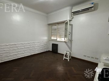 Venta de departamento de 3 ambientes en Flores