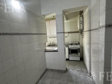 Venta de departamento de 3 ambientes en Flores