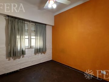 Venta de departamento de 3 ambientes en Flores