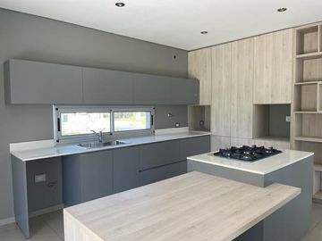Casa a estrenar en Fincas de Hudson Estilo moderno, parque y pileta