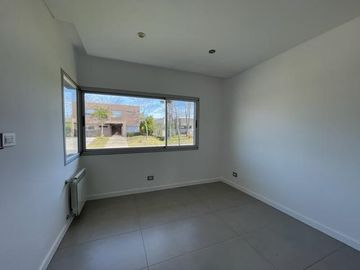 Casa a estrenar en Fincas de Hudson Estilo moderno, parque y pileta