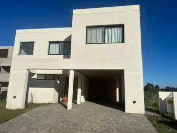 Casa en alquiler en el barrio el Canal, al rio, Villanueva, Tigre