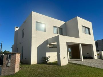 Casa en alquiler en el barrio el Canal, al rio, Villanueva, Tigre