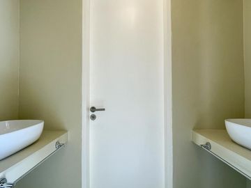 CASA EN NAUDIR EN VENTA - 5 AMBIENTES