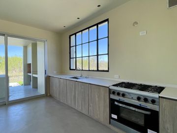 CASA EN NAUDIR EN VENTA - 5 AMBIENTES