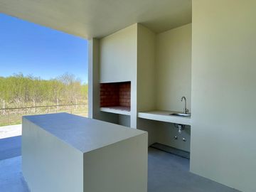 CASA EN NAUDIR EN VENTA - 5 AMBIENTES