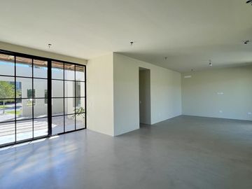 CASA EN NAUDIR EN VENTA - 5 AMBIENTES