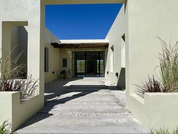 CASA EN NAUDIR EN VENTA - 5 AMBIENTES