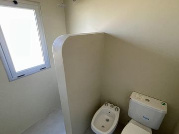 CASA EN NAUDIR EN VENTA - 5 AMBIENTES