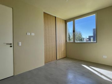 CASA EN NAUDIR EN VENTA - 5 AMBIENTES