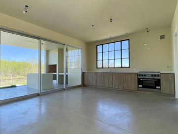 CASA EN NAUDIR EN VENTA - 5 AMBIENTES