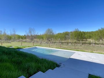 CASA EN NAUDIR EN VENTA - 5 AMBIENTES