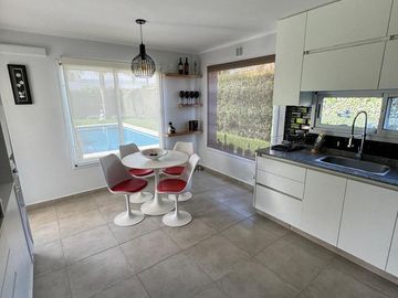 Casa en  Venta - 5 AMB en Haras Santa Maria - Acepta Permuta