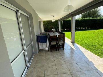 Casa en  Venta - 5 AMB en Haras Santa Maria - Acepta Permuta