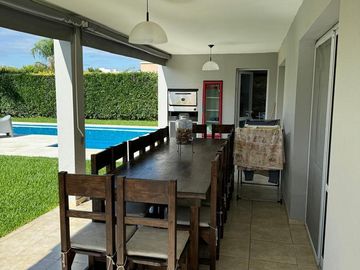 Casa en  Venta - 5 AMB en Haras Santa Maria - Acepta Permuta