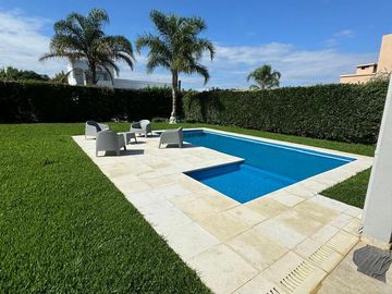 Casa en  Venta - 5 AMB en Haras Santa Maria - Acepta Permuta