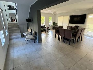 Casa en  Venta - 5 AMB en Haras Santa Maria - Acepta Permuta