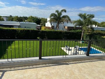 Casa en  Venta - 5 AMB en Haras Santa Maria - Acepta Permuta