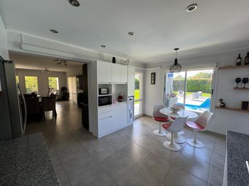 Casa en  Venta - 5 AMB en Haras Santa Maria - Acepta Permuta