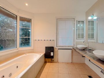 Venta, chalet 4 ambientes frente al golf, Sierra de los padres