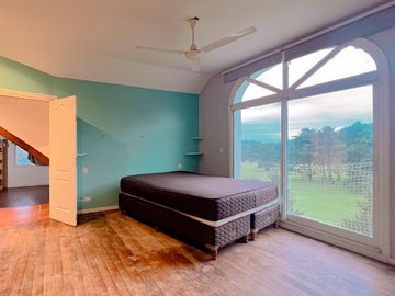 Venta, chalet 4 ambientes frente al golf, Sierra de los padres