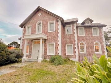 Venta, chalet 4 ambientes frente al golf, Sierra de los padres