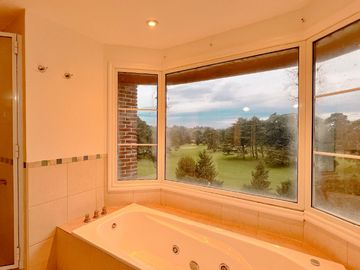 Venta, chalet 4 ambientes frente al golf, Sierra de los padres