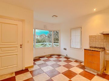 Venta, chalet 4 ambientes frente al golf, Sierra de los padres