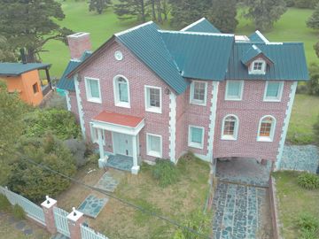 Venta, chalet 4 ambientes frente al golf, Sierra de los padres