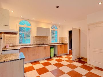 Venta, chalet 4 ambientes frente al golf, Sierra de los padres