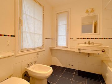 Venta, chalet 4 ambientes frente al golf, Sierra de los padres