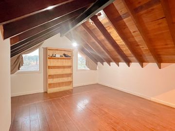 Venta, chalet 4 ambientes frente al golf, Sierra de los padres