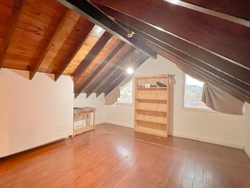 Venta, chalet 4 ambientes frente al golf, Sierra de los padres