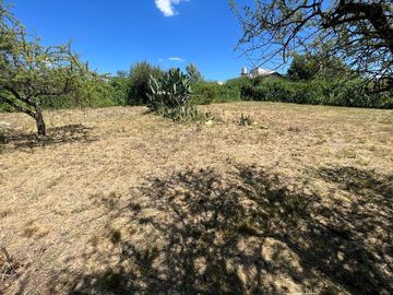 EN VENTA TERRENO PLANO EN SIQUIMAN CON INCREIBLE VISTA A 300MTS DEL LAGO SAN ROQUE REF: 1851