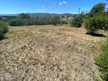 EN VENTA TERRENO PLANO EN SIQUIMAN CON INCREIBLE VISTA A 300MTS DEL LAGO SAN ROQUE REF: 1851