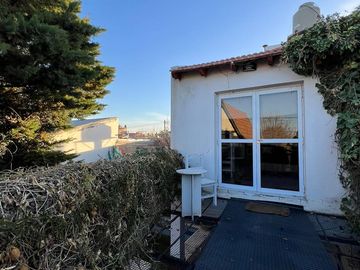 Casa mas dpto., mas local comercial en venta.