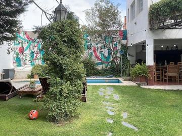 Casa mas dpto., mas local comercial en venta.