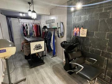 Casa mas dpto., mas local comercial en venta.