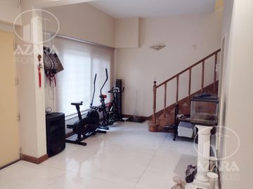 Hermoso chalet de 6 ambientes con gran jardín y piscina