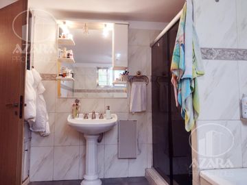 Hermoso chalet de 6 ambientes con gran jardín y piscina