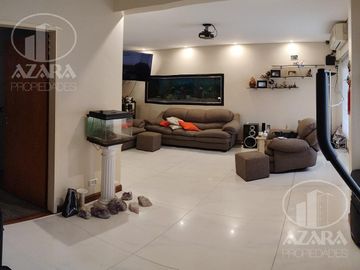 Hermoso chalet de 6 ambientes con gran jardín y piscina