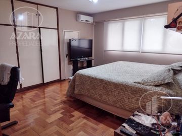 Hermoso chalet de 6 ambientes con gran jardín y piscina