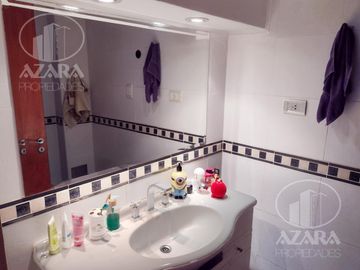 Hermoso chalet de 6 ambientes con gran jardín y piscina