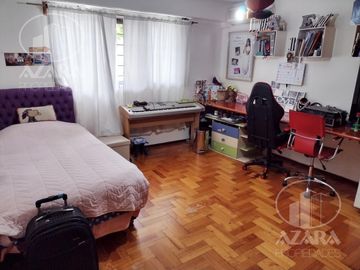 Hermoso chalet de 6 ambientes con gran jardín y piscina