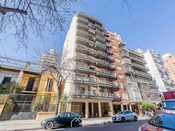 Espectacular 2 ambientes en piso alto con cochera y balcón en Villa Urquiza