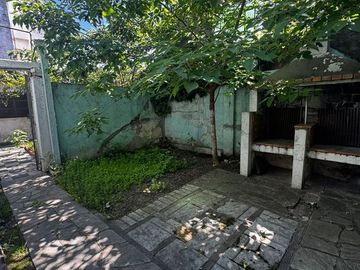 Venta Casa a refaccionar doble lote V Ballester