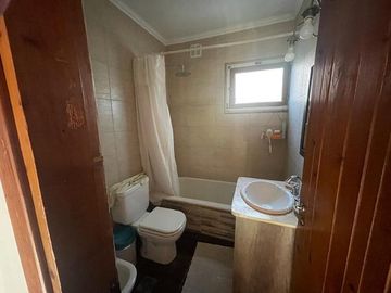 VENTA CHALET 3 AMBIENTES EN SIERRA DE LOS PADRES CON PARQUE Y PISCINA - GAS NATURAL