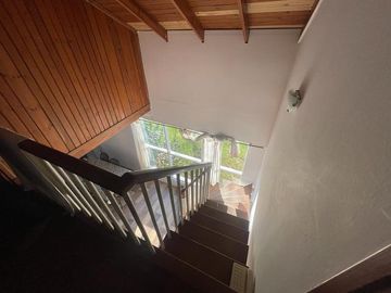 VENTA CHALET 3 AMBIENTES EN SIERRA DE LOS PADRES CON PARQUE Y PISCINA - GAS NATURAL