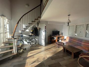 VENTA CHALET 3 AMBIENTES EN SIERRA DE LOS PADRES CON PARQUE Y PISCINA - GAS NATURAL