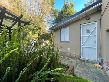 VENTA CHALET 3 AMBIENTES EN SIERRA DE LOS PADRES CON PARQUE Y PISCINA - GAS NATURAL